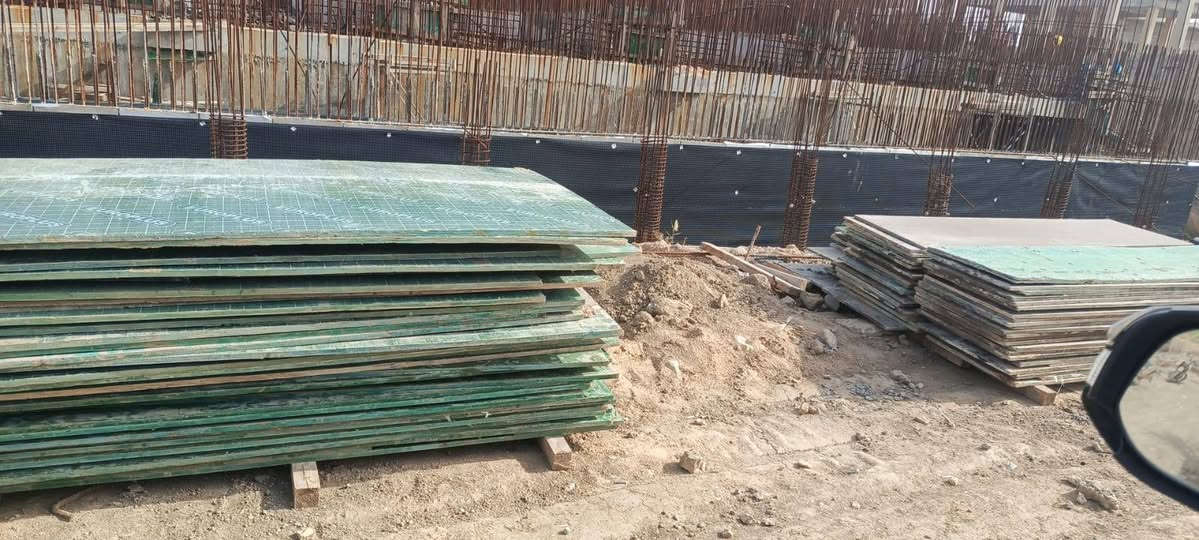 سلام عليكم سير 10×10 للبيع طولة 4 متر 30 مكعب وبلايود ستندر 200 قطعة كلة دكة وحدة نضيف مكاني بغداد للستفسار ***********
