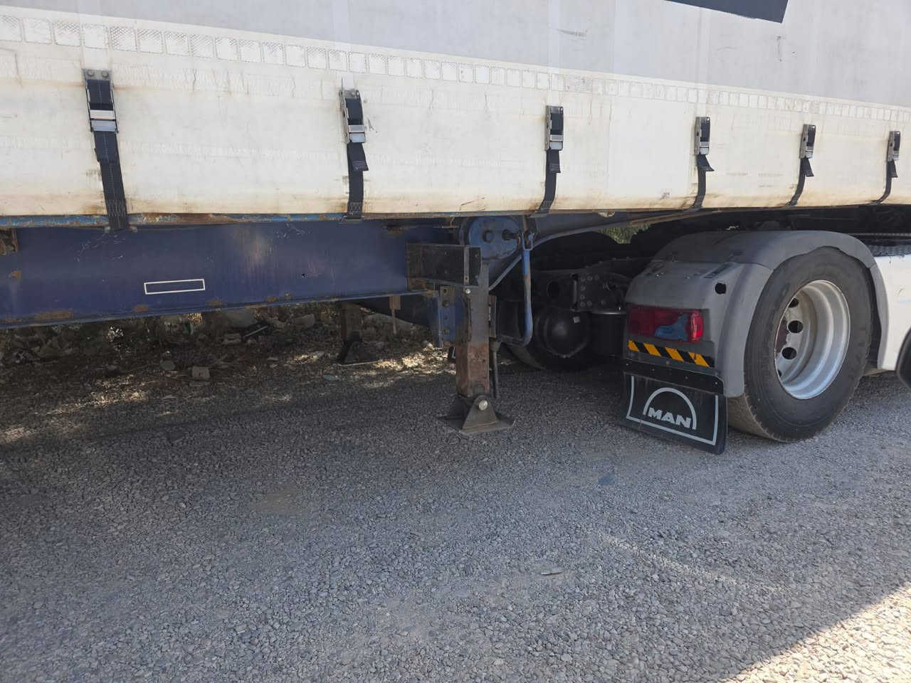 السلام علیکم ئەم چادرەمان هەیە بۆ فرۆشتن مەسرەحییە 
لاونەی 60 بۆ کــراوە بەدەست هەموو گیانی بەشەرت فەسڵوو ڕەبت  نموونەی جوانیە ماشاءاللە
ڕەقەم 
***********
نرخی کۆتای 70$
