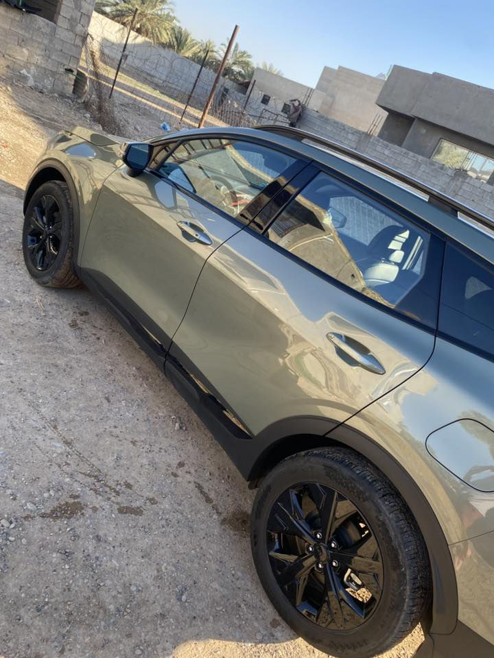 السلام عليكم كيا سبورتج وارد امريكي (x line) 2025 لون زيتوني فول مواصفات صور ماشيه (11299) الحادث موجوده بالمنشور جاملق وبنيد الجاملق مبدل اصلي وارد امريكي تفصيخ البنيد مصلح ونصبق فقط ايرباك ستيرن فقط مكان السياره بغداد جسر ديالى الجديد 
السعر (240$) ورقه وبيها مجال 
تلفون ***********
