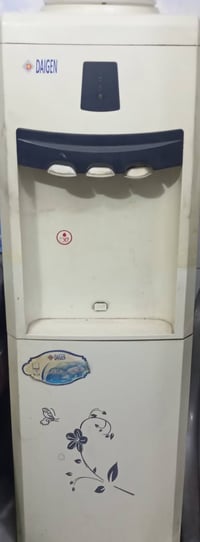 براد ماء للبيع شغال بس متروك ب75 وبي مجال المكان حله تواصل وتساب او عل...