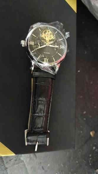 السلام عليكم ساعة اصلية
رايده ٦٠ وبيها مجال تواصل واتساب ***********
