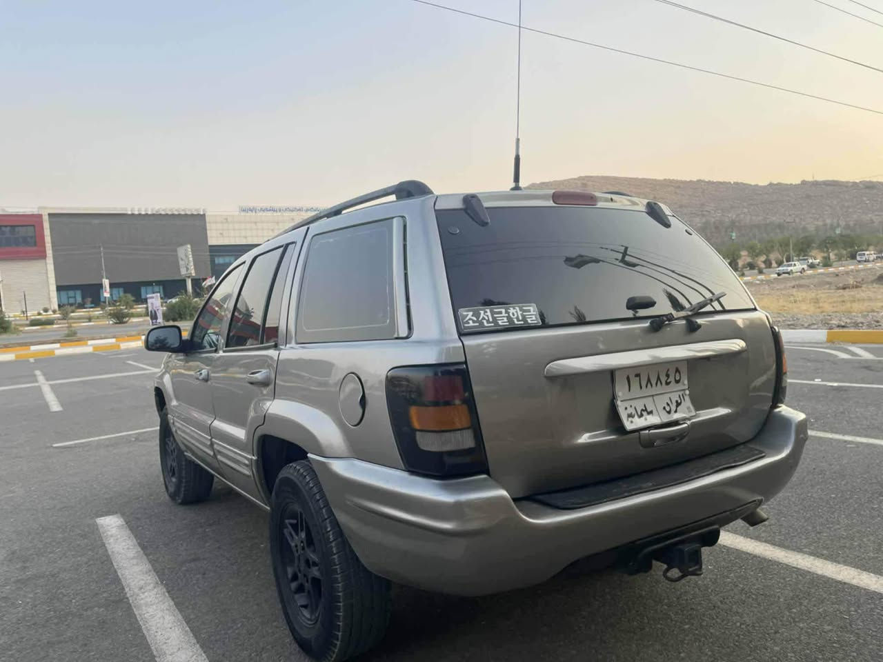 جێب شیرۆکی مۆدێل ٢٠٠٠ v8. هەشت بستۆنی مەرغوب
گێر و مەکینە و ئەکسلی بەشەرت کارەبایی بەشەرت
سەیارەیەکی زۆۆر زۆر بە قوەت و مەزبوت
ڕەقەم سلێمانی  وەکالە و بەناوکردن بەشەرت
سەیارەکە سبوغ عامە 
گۆڕینەوەش دەکەم لەسەر دڵگرتن
*********** رانية, السليمانية
