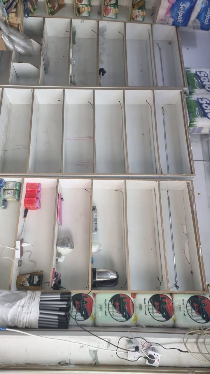 سلام عليكم رفوف للبيع رخيصه جدا بغداد الكرخ/ اتصال ***********
