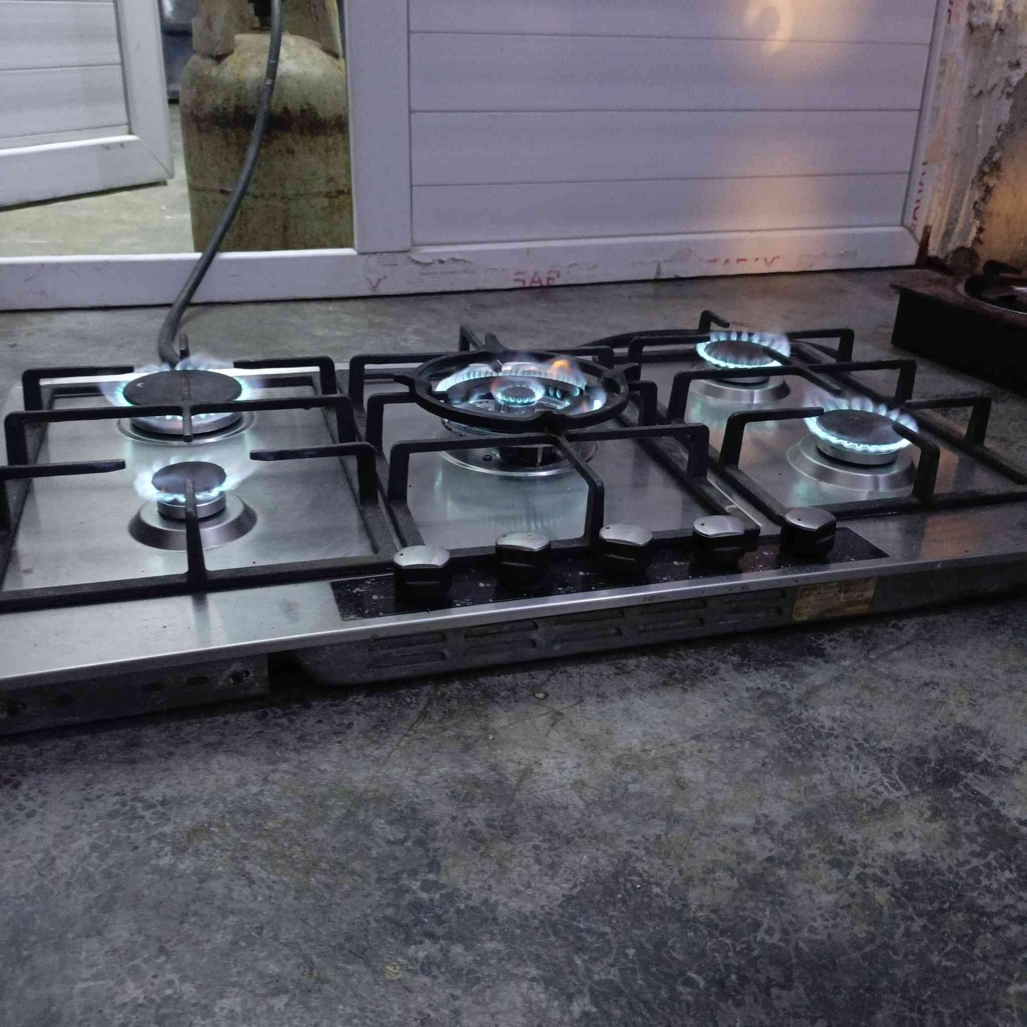 طباخ مظدي شرطه شقل البيع السعر 45 المكان كركوك حي العروبه الاستفسار على هذا الرقم ***********
