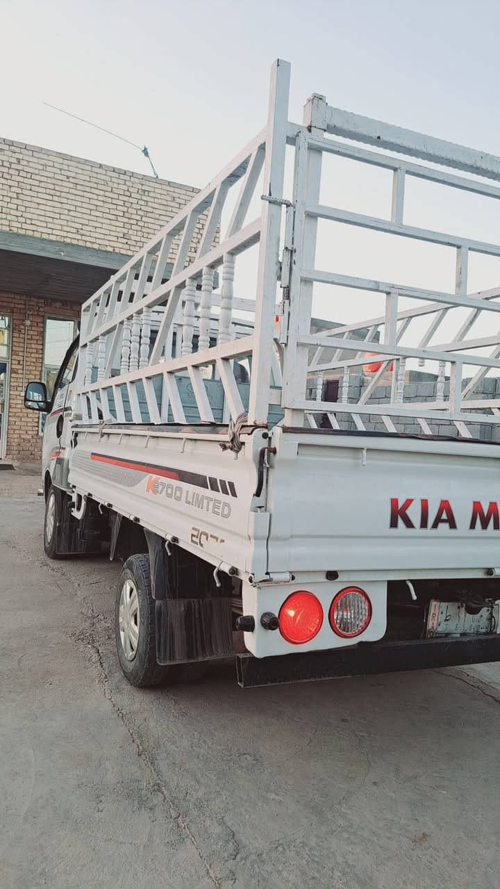 السلام عليكم كيا بنكو للبيع موديل 2015 سيارة جاهزه ونضيفه خير من الله كهربائيات تخم تايرات كلها شغاله
 سيارة مال جناي فقط بيها طخه من كدام #رقم دولي كامل 
العنوان بابل الهاشمية 
السعر 110 بيها مجال بسيط للشراي 
***********
