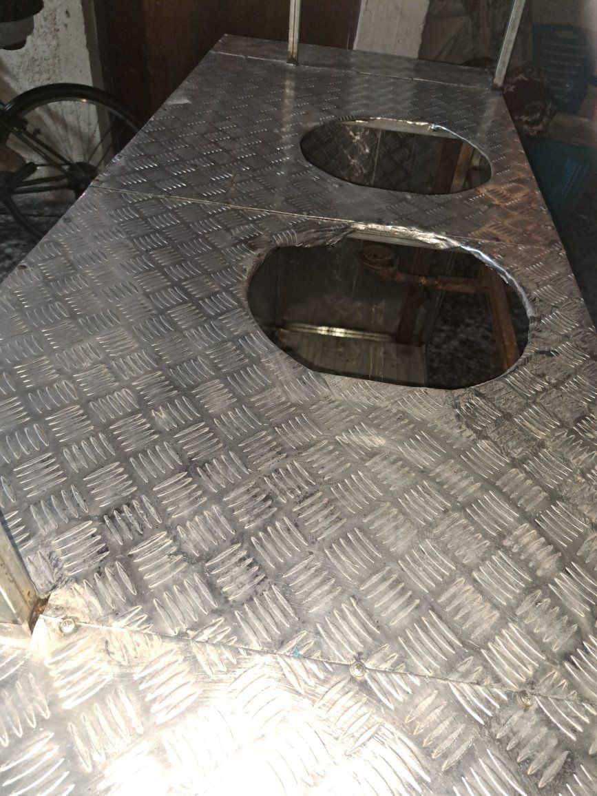 السلام عليكم. متاح عربانه للبيع وباكله وتصلح لبيع الحلويات المكان بغداد هاتف ***********
