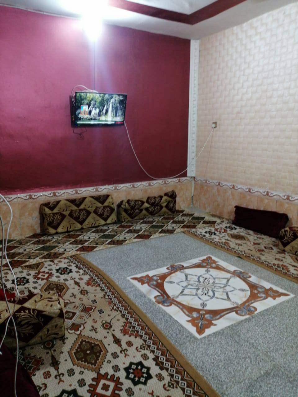 بيت للبيع المساحة 100 متر امامي البناء عگاده
الطابق الاول 
غرفه وصاله واستقبال ومطبخ وصحيات 
الطابق الثاني
 شقه معزوله عن البيت غرفتين وصاله وصحيات السعر 120مليون وبيه مجال مدينه الصدر/شارع المضخه /المثلث /مقابل المتنزه/ اتصل على الرقم ***********
