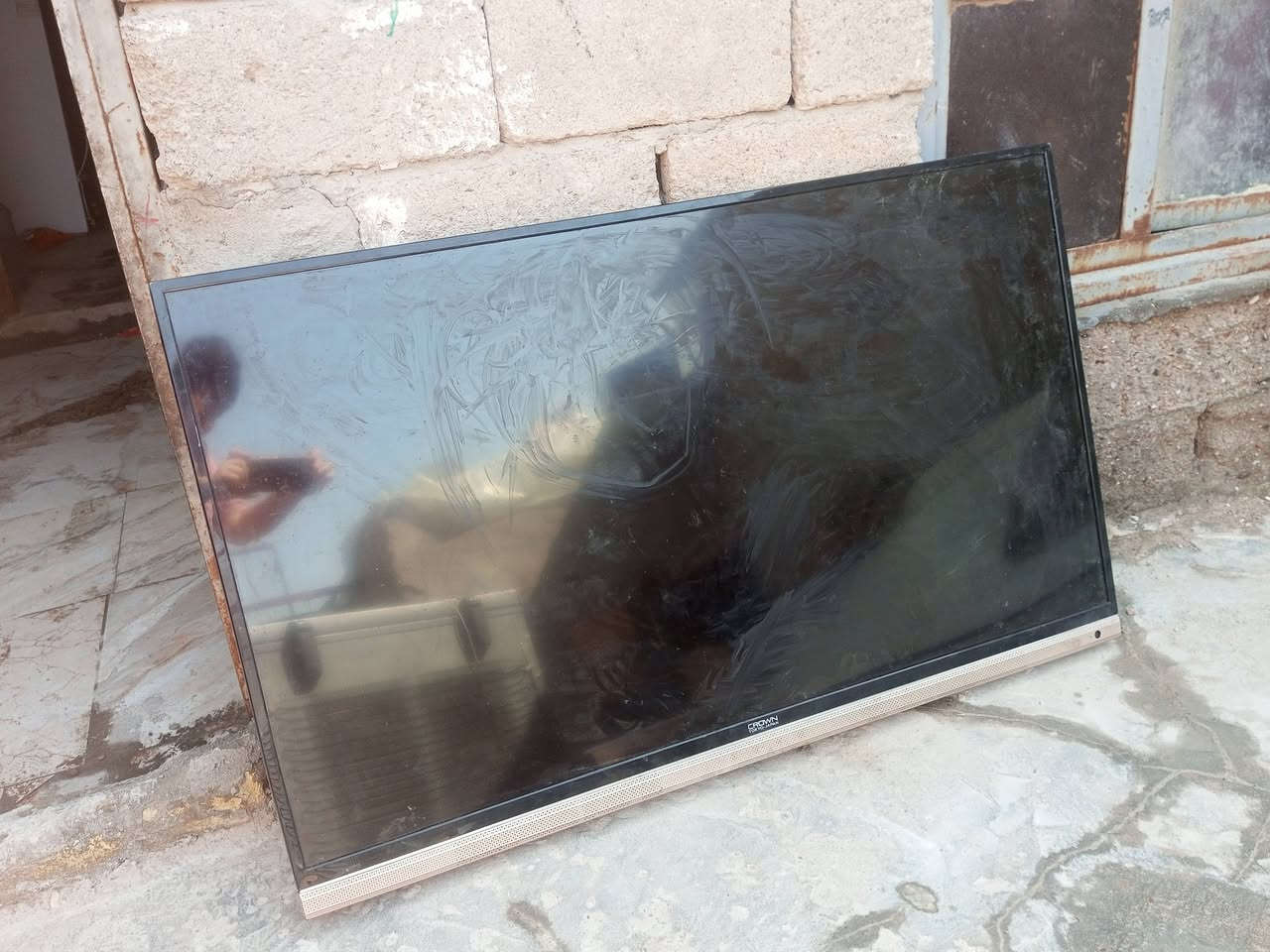 ***********
مجمده للبيع السعر مجمده سعره 350 
بلازما الحجم 50 سعر 300
