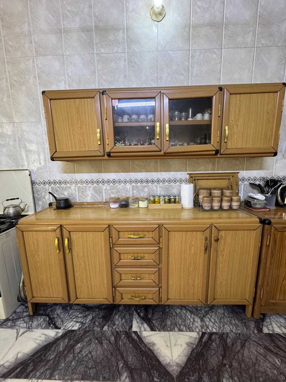 للبيع
تخم 6 مقاعد خشب قوي 
يحتاج فقط صبغ 
السعر / ٢٠٠ الف 
الرقم / ***********

 للبيع 
كاونتر مع ملحق مع سنك 
السعر /٢٥٠ الف 
الرقم / ***********

العنوان / بغداد / العامريه
