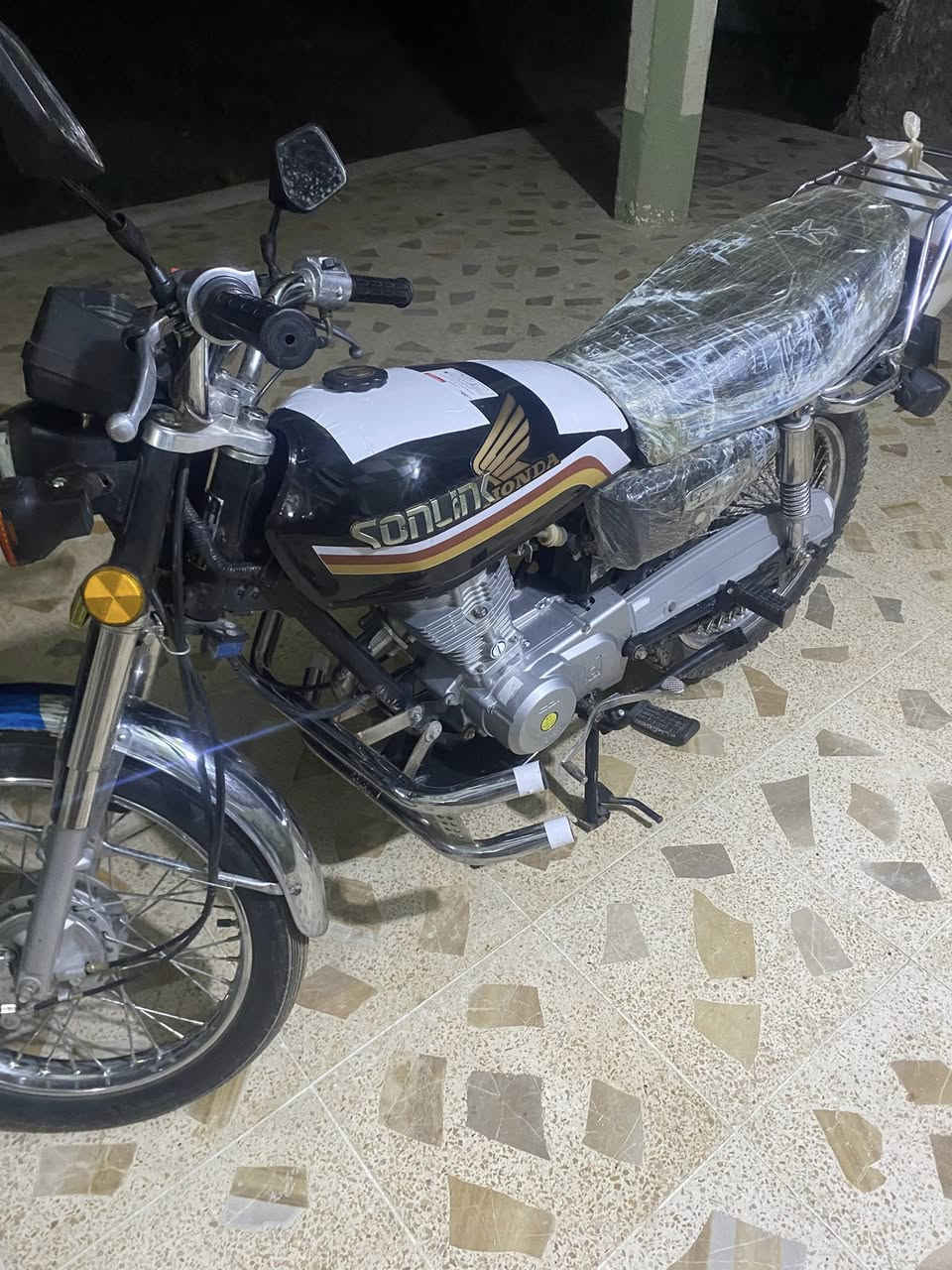 مرحبا شباب دراجه نامه.      شلامجه  
السعر ٦٠٠ . ***********  موديل ٢٥
