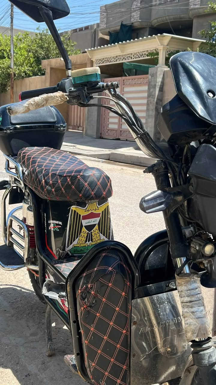 دراجه للبيع نضيفه مثل ماوضح بلصور بطاريات ع الفحص بس اليده اليسره مكسوره ويرادلها تبديل فقط .. السعر(600)  وبيها مجال 
***********
