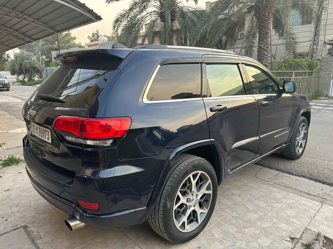 السلام عليكم اخوان
جيب موديل ٢٠١٤ (المرغوب) بانزين عادي 
بسعر ١٦٤ ورقه
ماشيه ١٥٥
محرك ٣٦٠٠ 
بغداد بسمي 
كير اكسل مكينة مكفول وعليها ادامة كاملة 
شاشة 
كير طياره
كشنات جلد 
كشنات كهرباء
تشغيل بصمة 
بيبان بصمة 
لدات خلفيه 
قطعتين تبريد خلفي امامي
تبريد ثلج
بيها صبغ ٤ قطع فقط موجود التصوير
 فقط توحيد لون من امريكا قطعتين 
مكاني بغداد العامريه 
***********
