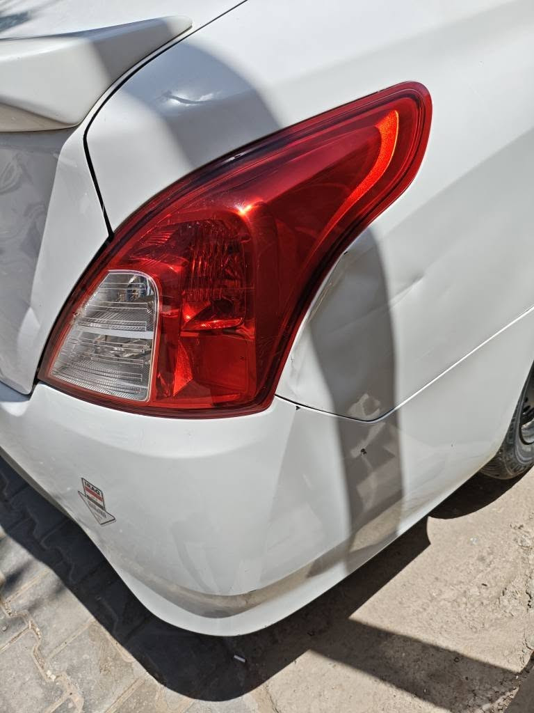 🚗 للبيع: نيسان صني 2024 (وارد هندي) 🚗
​✨ سيارة بيت نظيفة جداً وجاهزة للاستخدام ✨
​📍 المواصفات الأساسية:
​📅 الموديل: 2024 (الشكل الجديد)
​⚪ اللون: أبيض ملكي
​🛣️ الماشية: 65 ألف كم (حسب قراءة العداد الحالية ⏱️)
​⚙️ المحرك: 1500 سي سي (اقتصادية جداً بالوقود ⛽)
​❄️ التبريد: تبريد ثلج ما شاء الله ❄️
​🕹️ المميزات: تحكم ستيرن كامل
​🔍 تقرير الحالة والأمانة (حتى تجي وتفحص على بينة):
​🛠️ الگير والمحرك والصدر بحالة ممتازة وبشرط الفحص، والسيارة جاهزة تماماً (شغل واطلع).
​📝 السنوية والهزة: جديدة وقفل والتحويل فوري.
​⚠️ ملاحظات البودي الخارجية (موضحة بالصور):
​ضربتين واضحة بالباب خلف السايق ( خفيفة).
​رصعة صغيرة يم البك لايت الخلفي.
​شخط بسيط بالبنيد.
​💵 السعر المطلوب: 123 ورقة  وبيه مجال بسيط
تنويه سياره مال بيت 
 للشراي الطيب 🤝
​📱 للتواصل والاستفسار (إتصال + واتساب):
👉 *********** 👈 بغداد, العراق
