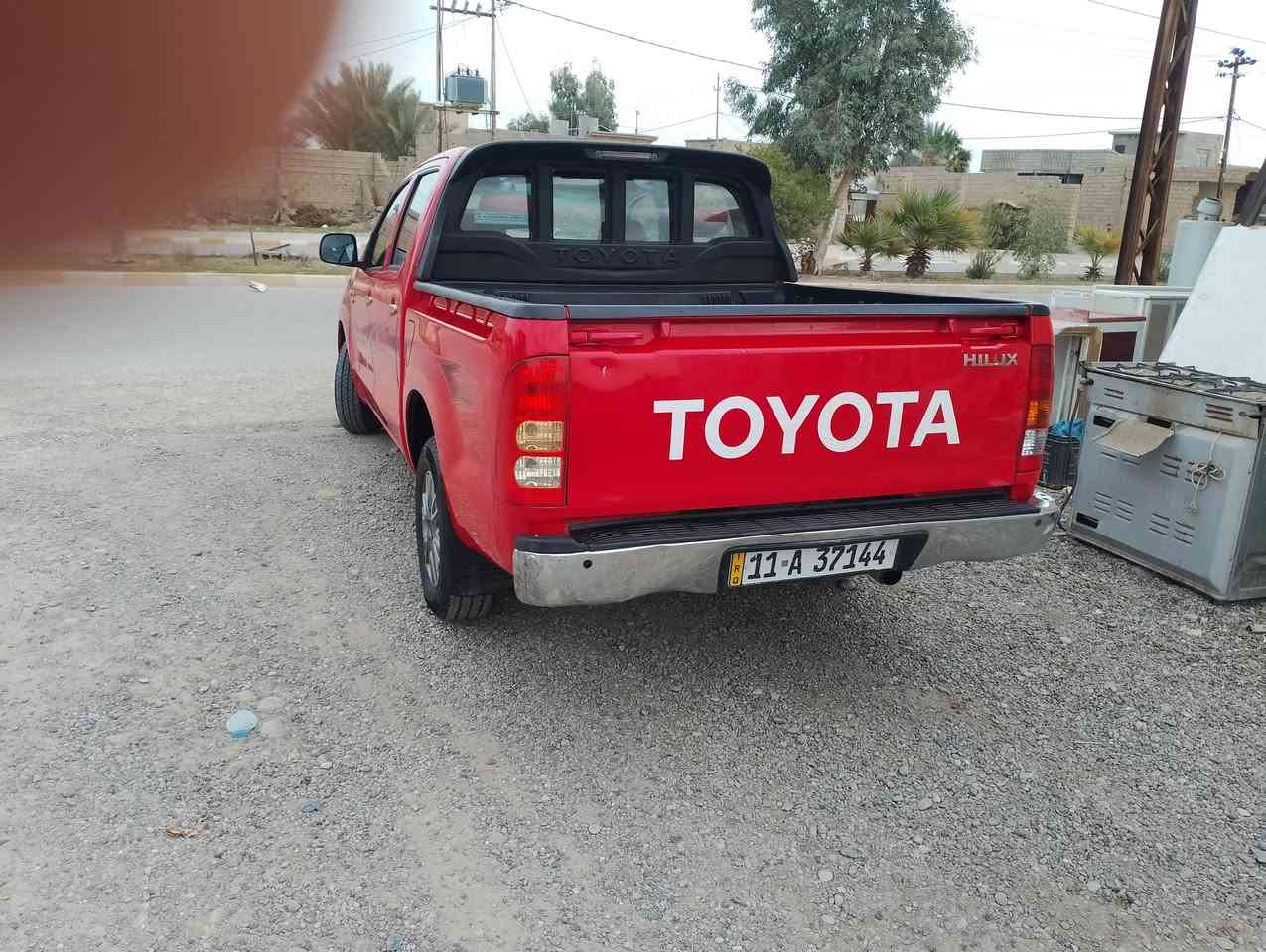 السلام عليكم ورحمة الله
تويوتا هايلوكس للبيع موديل2011گير اوتوماتيك 
الإستفسار***********
