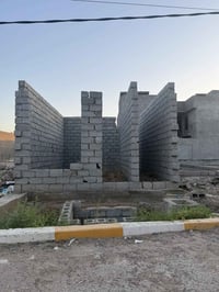 يوجد بيت هيكل واصل للسكف للبيع طابو صرف المساحه ١٠٠مترمكانه التاجي قري...