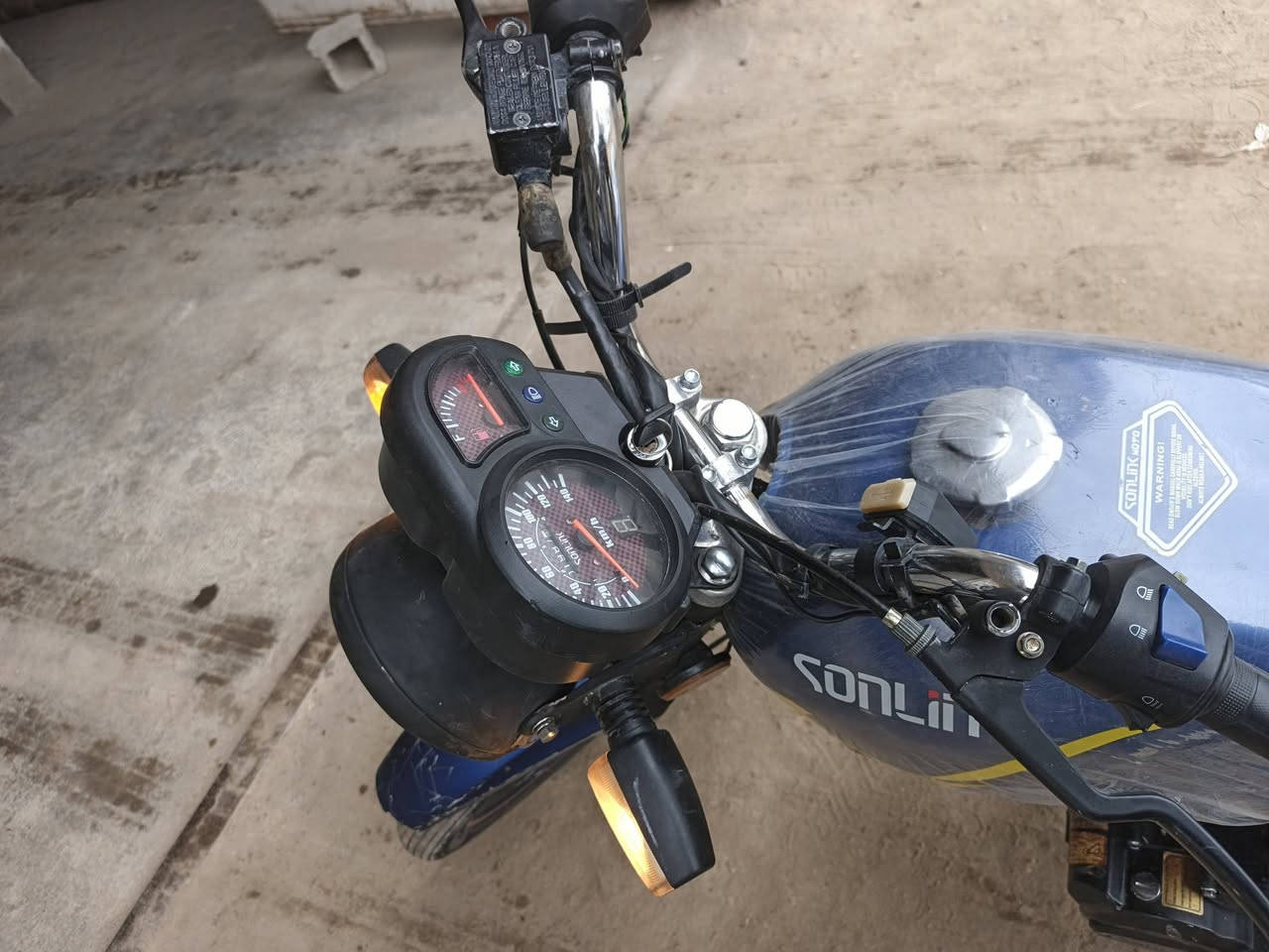 سونك ماكس مكينه سودة 2023 اوراق 5 كير
كهربائيات كلها شغال 

اوراق كاملة مكينه ممفتوحة كفالة

سلف  وباتري جديد

لايت عالي ناصي زنون لايت وبك لايت

ويك كب هورن كلة شغال دسك امامي

(مكاني صويرة شارع الكازينوات) 

السعر 500 بي مجال كلش بسيط 

متواجد خاص اخوان


**إذا كنت صاحب هذا الإعلان وتريد حذفه لأي سبب، رجاءا أرسل رسالة إلى الدعم الفني**