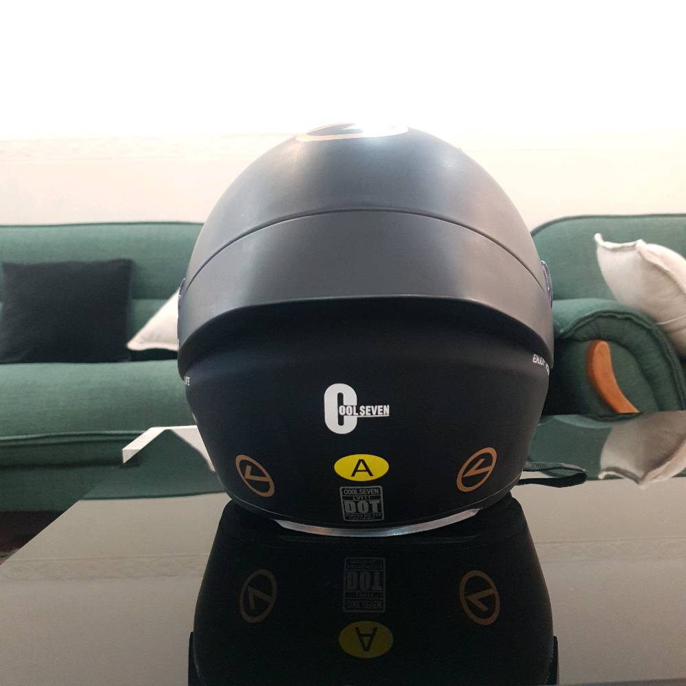 السـلـام عليكـ۾

خوذة دراجة LYCOOL Power 108 – COOL 
SEVEN
لون اسود طافي فك ثابت
جامه شفافة 
قياس M
الخوذة جديدة ونظيفة وبطانتها مريحه وبيها فتحات تهوية حقيقيات
حاصلة على شهادة DOT للأمان والسلامة
مكاني بغداد (حي اور) 