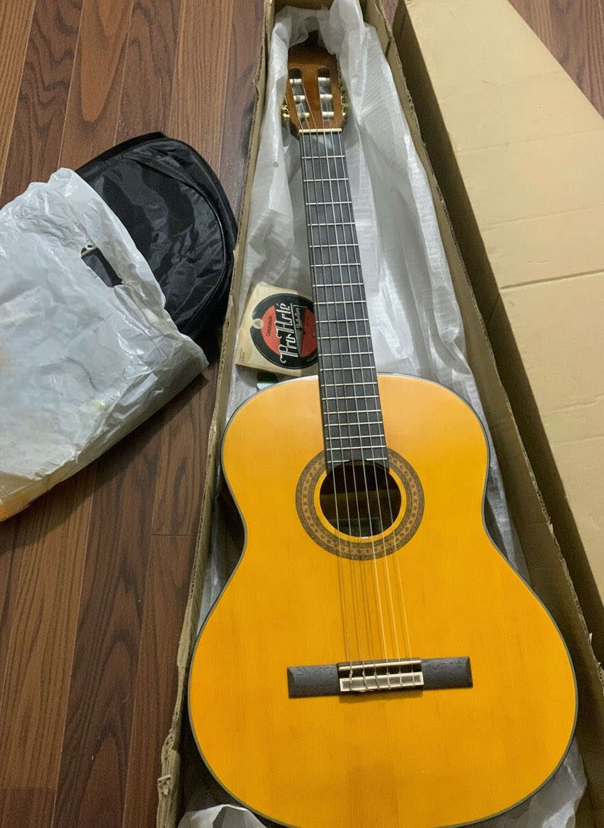 كيتار ياماها c40 صار ٣ ايام فقط شتريته 
ويا جنطة وريشات واوتار اضافية 
سعره 150


**إذا كنت صاحب هذا الإعلان وتريد حذفه لأي سبب، رجاءا أرسل رسالة إلى الدعم الفني**