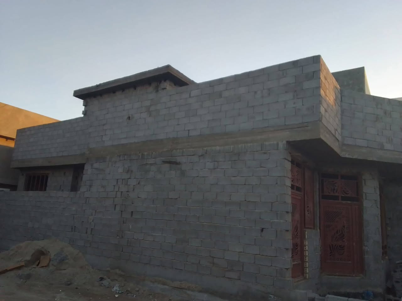 مشتمل هيكل للبيع حي الرساله قرب مدرسه رام الله القديمه للاستفسار *********** أسعر ٦٠ بي مجال
