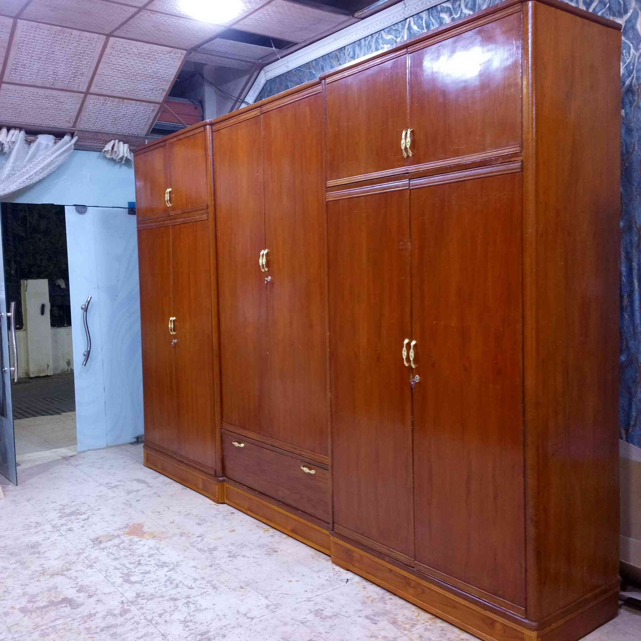 سلام عليكم كناتير حطاطه مستخدم السعر الواحد 350 المكان رمادي الملعب سوك سلاله ***********

