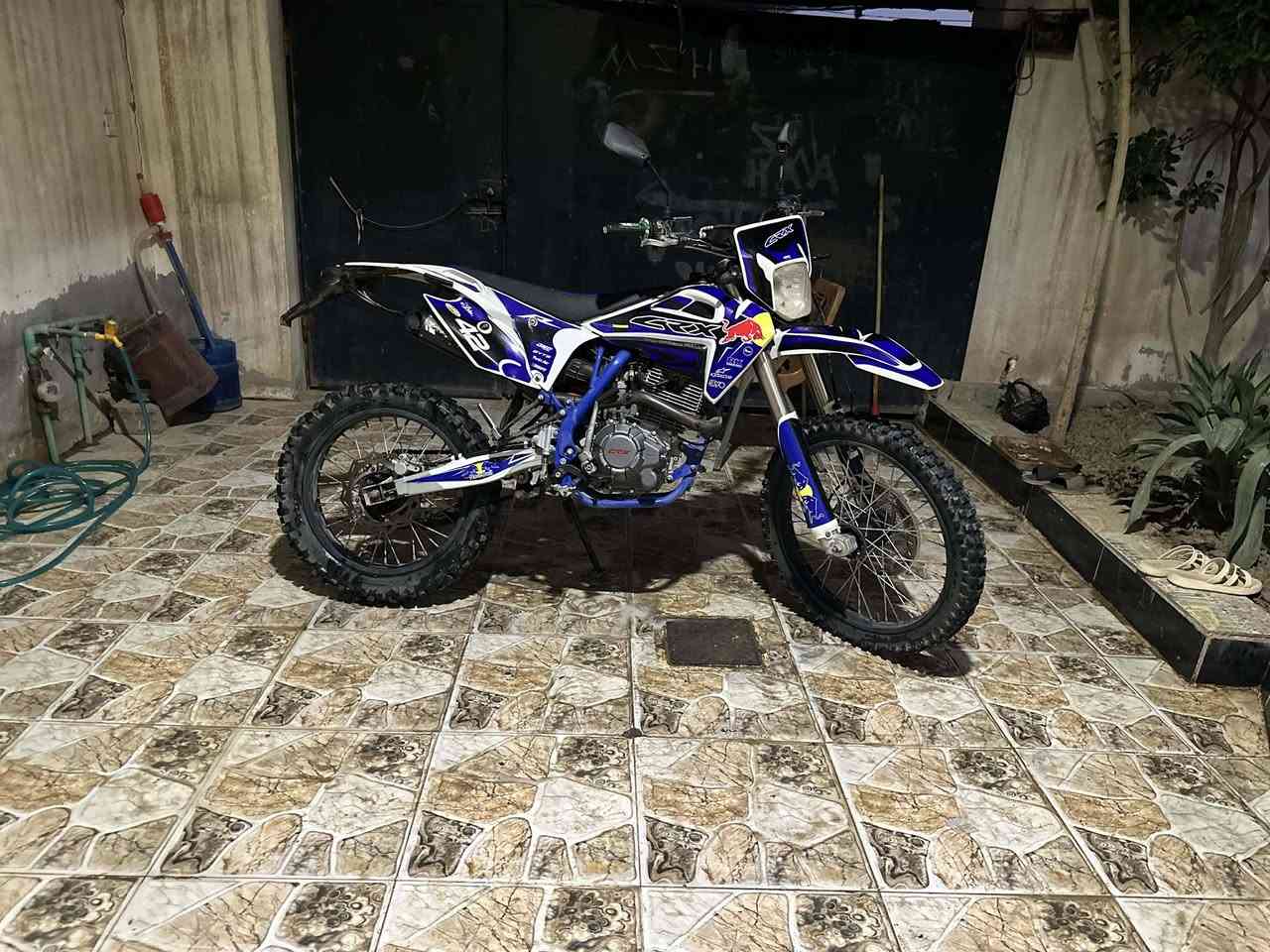 قفاز crx 42 بحالة الوكالة  مديل 24 طالع بال25 بعدها زيرو زيرو زيرو ماشيه 5000 تايراتها بعدها بشعيراتها حته الخطوط مال شره العل تاير الونهن احمر وازرك  مامسوحات هلكد ماجديده  محرك شلعه معدل  بطناش  ابريكات شغالات كفاله من البرغي نقص بس واقيه صالنصه (اوراق اصولييييي تترقم ) سعر المطلوب 975 وبيها مجال  متواجد خاص رقمي ***********  (مكاني ديالئ)
