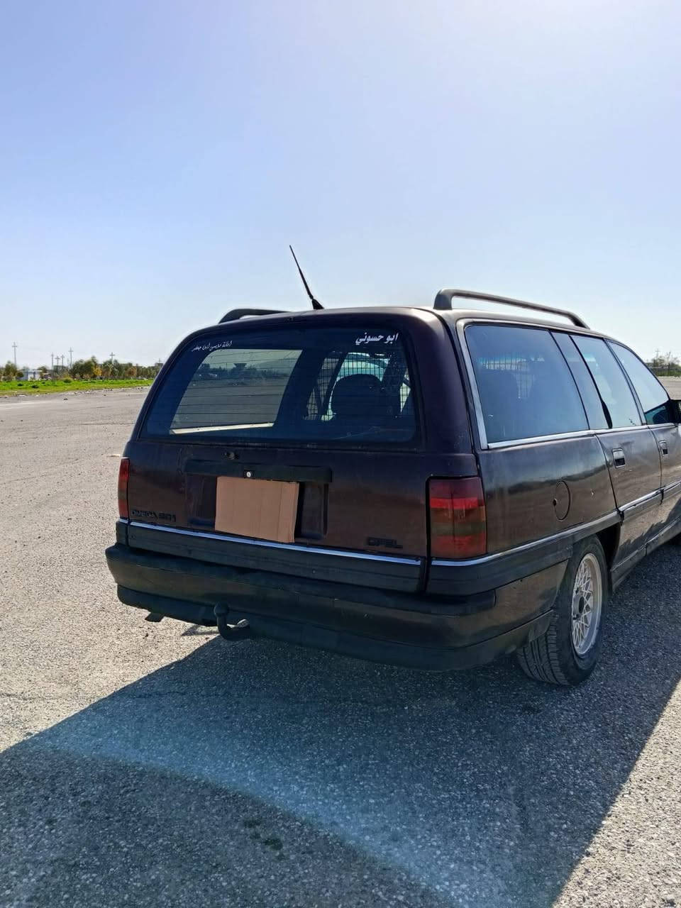 اوبل اوميكا موديل 91 كير توماتيك جديد محرك جديد بدون صبخ كابون بانزين بدون غرامه رقم الماني شرط التحويل 
جامات كهرب تخم تاير جديد طخم السياره جديد كهربائيات كامله شغل وطلع رقم الهاتف بي واتساب ***********
السياره موحوده ناحيه بعشيقه
