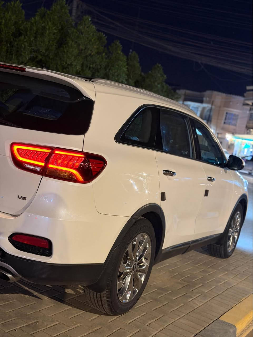 السلام عليكم ورحمة الله وبركاته
كيا سيرنتو خليجي موديل 2018 شكل ال2020 فول مواصفات ١/١ 
السيارة كفاله عدا باب السدر الكدام بي جلاتين
السيارة رقم بغداد  الجديد بسم نسيبي  شرط التحويل 
السيارة جديدة الى معنى الكلمة ممشى السيارة 80km
استعمال  شخص واحد 
مواصفات السيارة 
لدات امامي 
لدات خلفي 
حساس امامي 
حساس خلفي
زراك لايت 
السيارة بنراما فتحة قطعتين 
تبريد ٣ قطع 
مقاعد ٧ 
كشنات كهرباء 
كشنات تدفئة وتبريد 
بردات خلفية
ويلكب كروم 
تحكم ستين وتدفئه ستيرن 
شاشه كبيرة تدعم كار بلي 
شفتات ستيرن 
السيارة بيها هواي مواصفات بعد 
واجدد من الصور 
مكان السيارة بصرة ياسين خريبط 
سعرها238 وبيها مجال للجناي 
رقم الهاتف *********** البصرة, العراق
