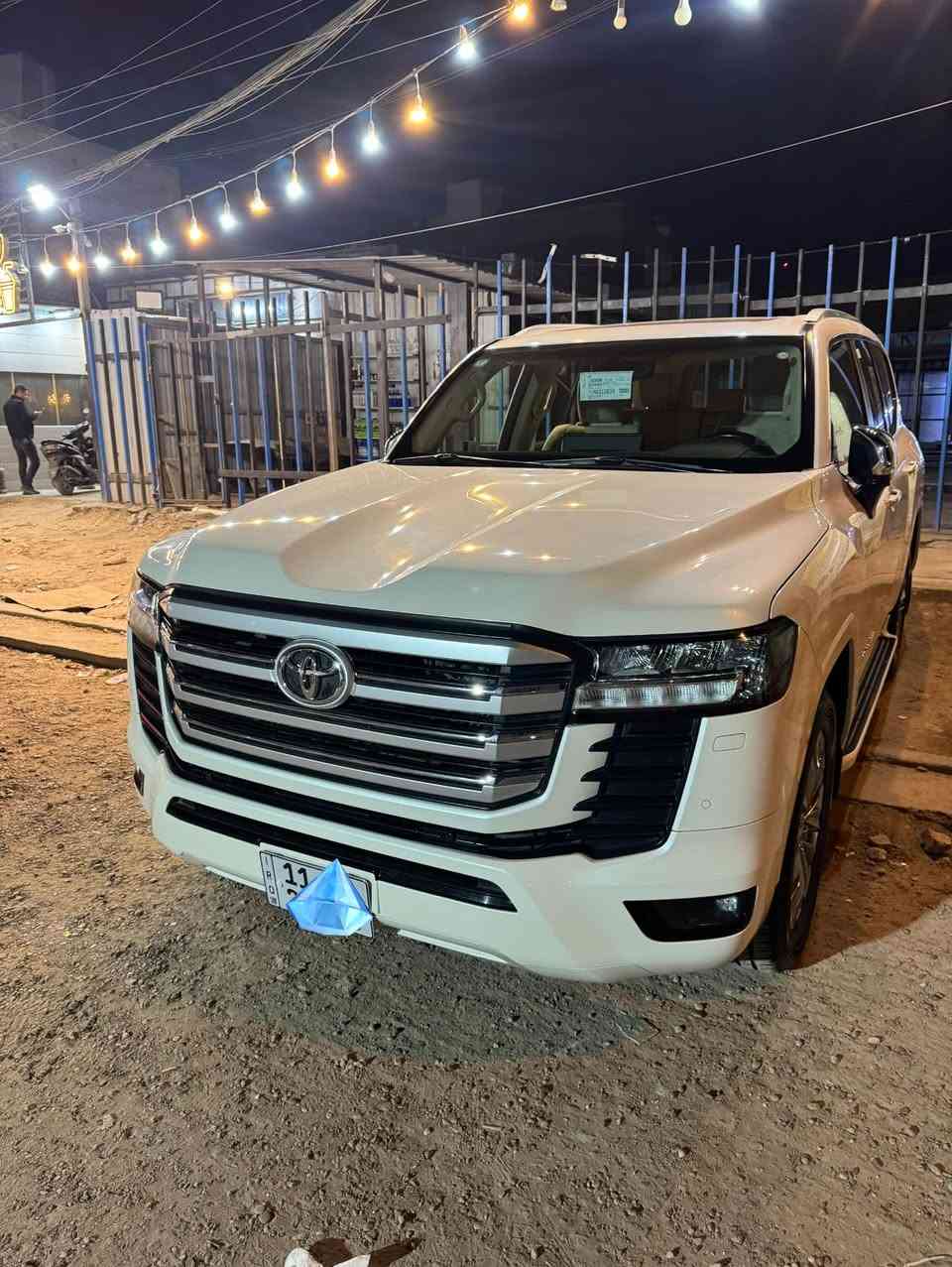 السلام عليكم جميعاً
لاندكروز 2022 ساز اصل ام التطبيق ضمان
ماشيه 46 الف 
السعر 63 $الف 
رقم بغداد انكليزي دولي هزة جديده 
تحويل ثاني يوم 
للاستفسار ***********
