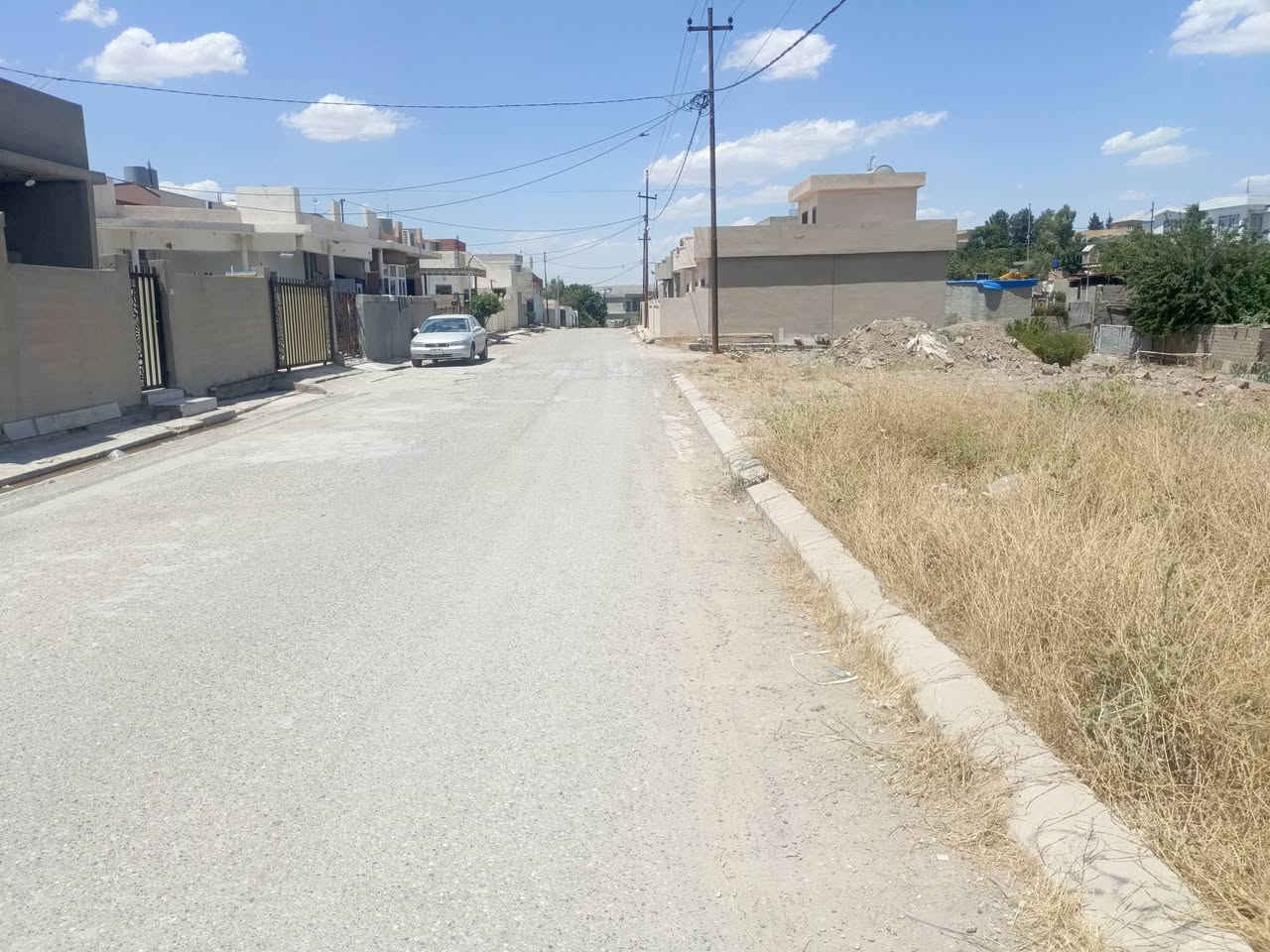 السلام عليكم قطعة أرض للبيع المكان هواره برزا مساحته 200 متر خدمات كامله سعر مناسب للشراي ***********
