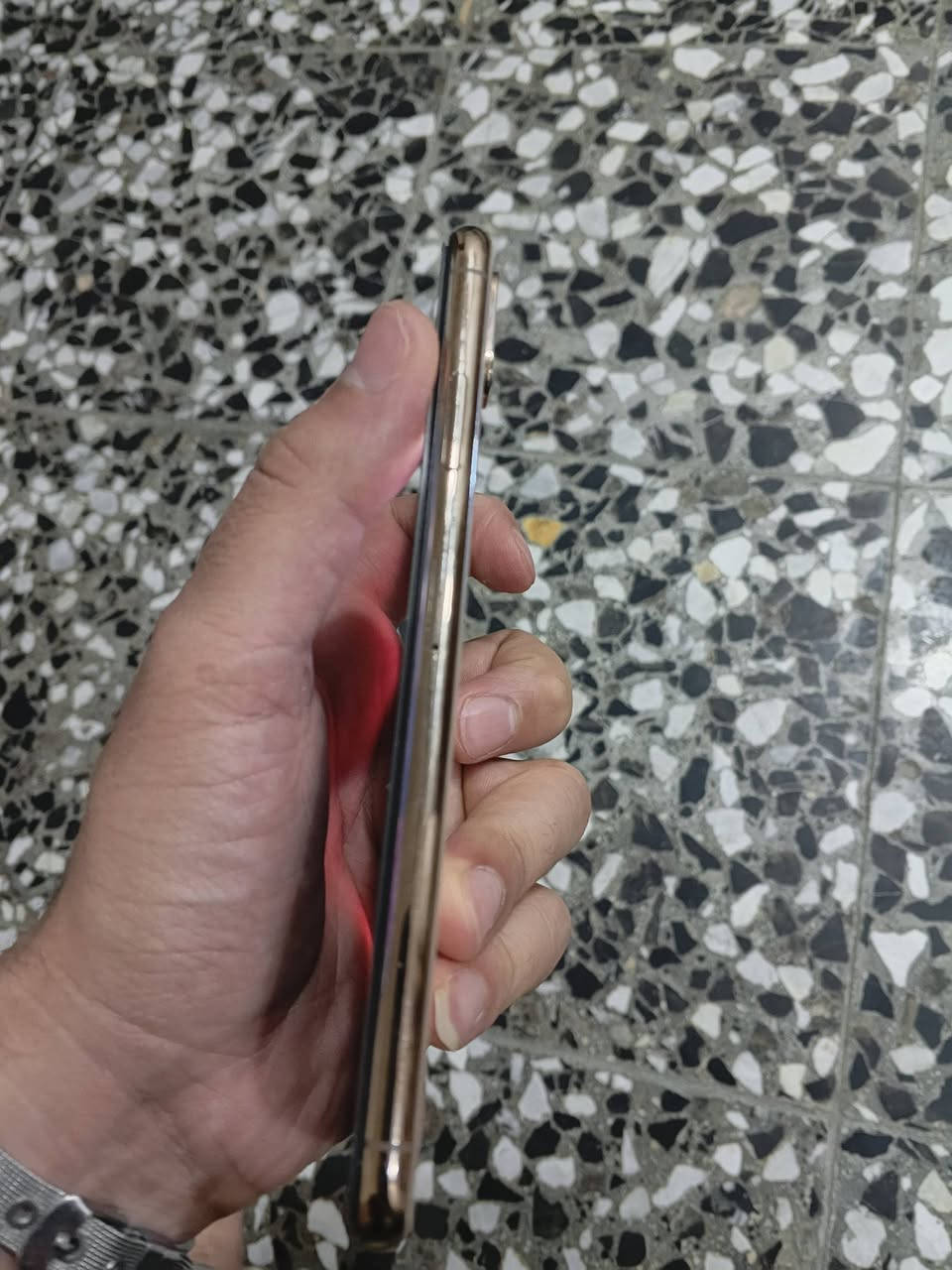 السلام عليكم للبيع ايفون xs max بلادي ممفتوح وتر ذاكرة 256 بطارية 76 جهاز نظافه موضحه ب صور كلشي ممبدل ب جهاز فقط هاي الكم خط ب شاشه مماثرات ع لمس نهائي شراي اتصل مكاني بغداد الدوره سعر 160 بي مجال حك الجية استفسار 
*********** 
ممتواجد فيس شراي فقط اتصل او واتساب
