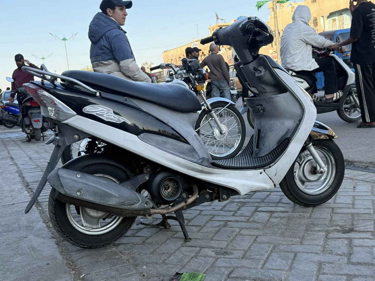 السلام عليكم ماكس منغوليه مال رمبه دراجه اي نفص مابيهه مكينه بلاد شلعه معدل فول العنوان 
مدينه الصدر
***********
السعر 650 بيهه مجال
