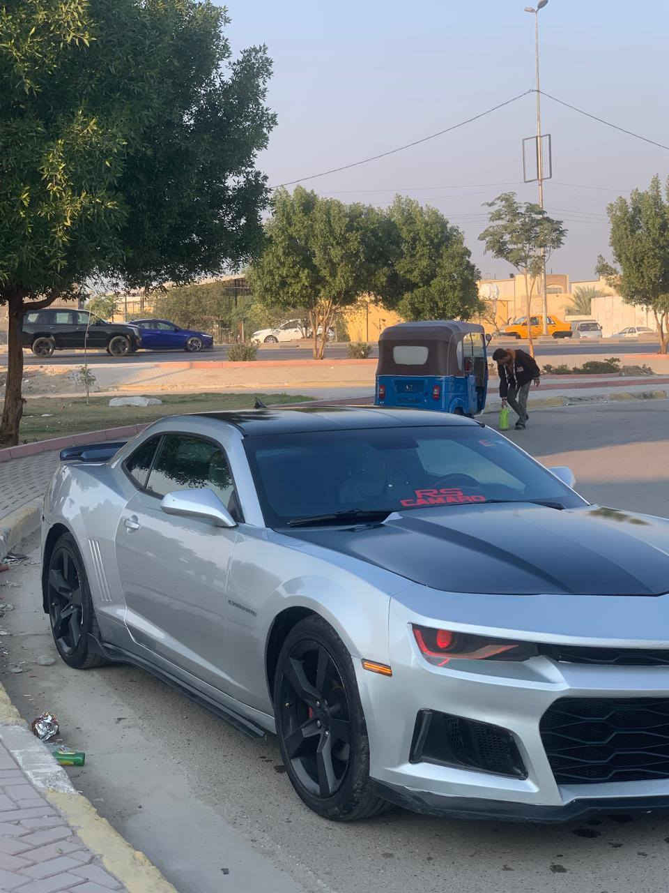 سلام عليكم
كمارو 2015
بجم محدث 
السياره كلش نظيفه 
محرك 6 سلندر 
لون سلفر 
تشغيل عن بعد 
كراسي كهرباء
تحكمات ستيرن 
شاشه 
صدر امامي خلفي نظيف 
سستم صوت 
شفتات سرعه 
ويل ٢٠
بجم زنون 
حادث السياره جاملغ امامي ايمن وجاملغ خلفي ايمن بدون دواخل 
مكان السياره: بغداد الدوره
سعر : 115 ورقه
الرقم: ***********
