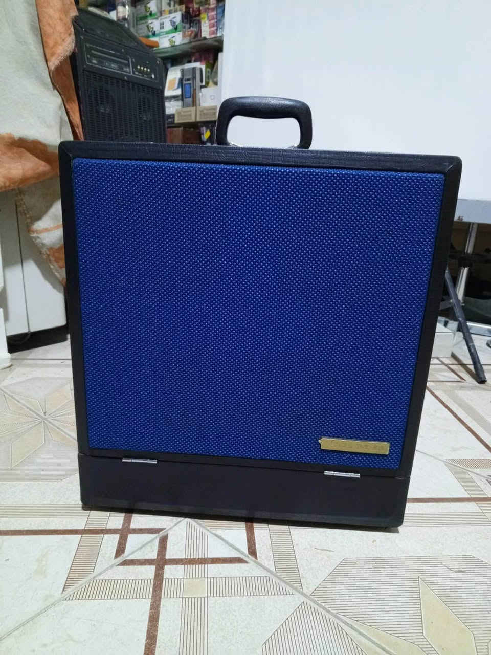 سعر نهائي المو CL كامل مع كيبل  السماعة نضافة 100 95 سعر نهائي 200دولار للاتصال ***********
