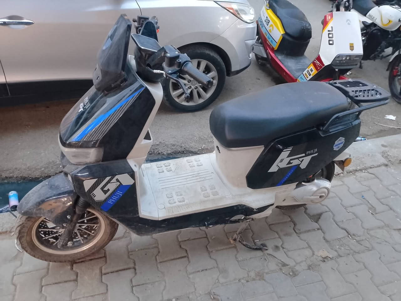 سلام عليكم دراجه ماركت فوجي غنيه عن التعريف 
6بطرايات /٨٠فولت سرعه ١٠٠ المكان الكراده كم ساره 
عراضه ٨٠٠وبيه مجال دراجه صارله شهر طالعه من المعرض 
***********
