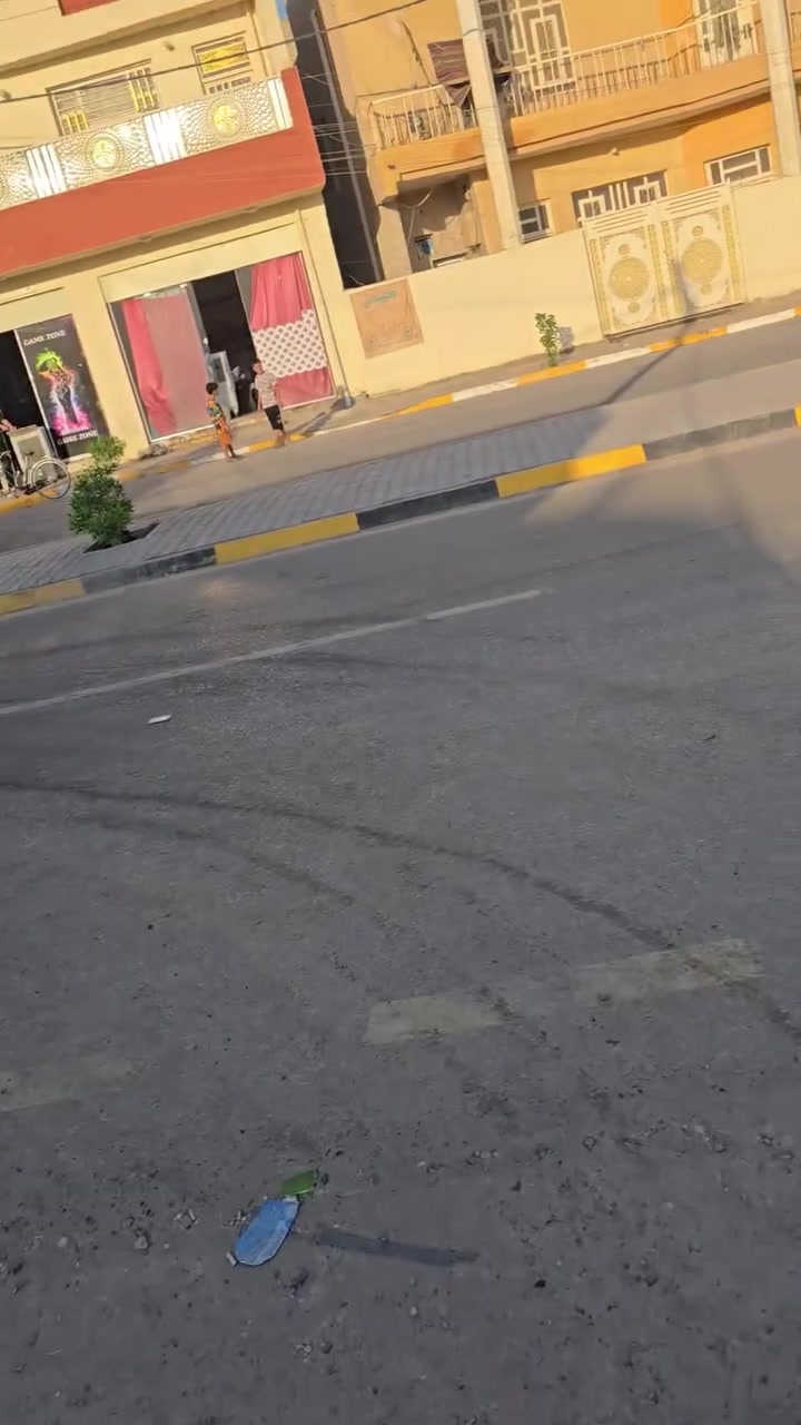 قطعة ارض ركن للبيع حي الغدير شارع السايدين تجاريه ٢٠٠ متر للاستفسار ***********

