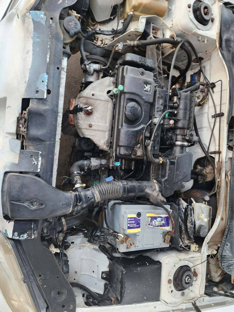 مەكینەو گێڕ بەشەرت
جام پێشەوەی كارەبایی
قفڵ مەركەزی
باتری نوێ یە
چوار تایە نوێ
ناوی گاعی جلد كامل

تێبینی / 
ئاڕمەكەی ون بوە و كتابی ون بونەكەی بۆ كراوە و هیچ گرفتێكی نیە  ، بەشەرتی ڕێگەپێدانی مرور دەیفرۆشم
  

شوێن چەمچەماڵ

بۆزانیاری زیاتر پەیوەندی بكەن یاخود نامە بنێرن بۆ

***********
واتس ئەپ 
ڤایبەر
22وەرەقە السليمانية, العراق
