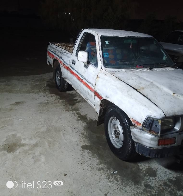 سلام عليكم سياره البيع موديل 1990 مكفول كير مكينه  تخم تاير سنويه تنتهي 2030 سياره بسمي رقم نكليزي سعر 35 وبيه مجال *********** مكان بصره
