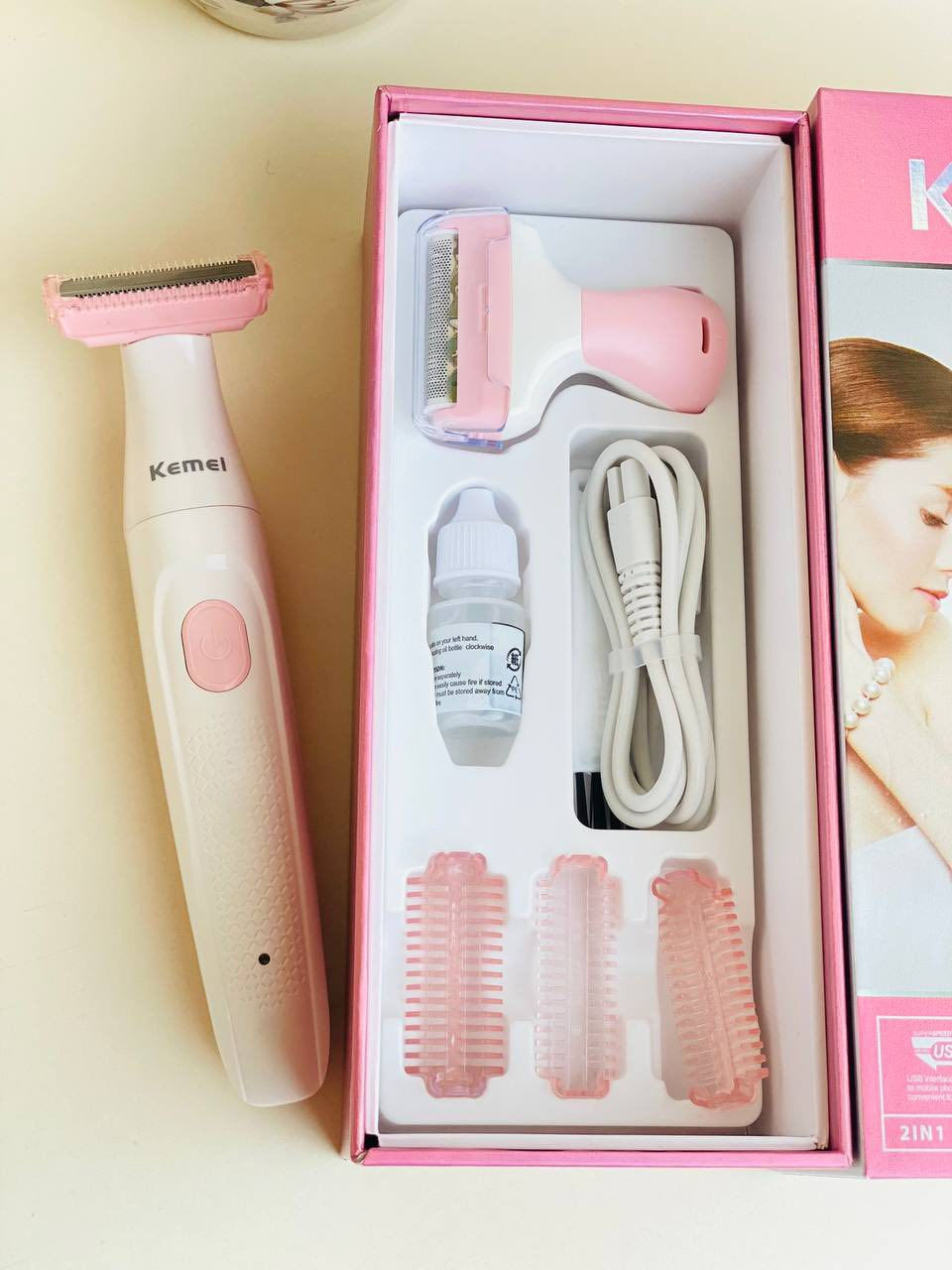 مكينة حلاقة كيمي للنساء تعتبر افضل ماكينة حلاقة وتساعدك على التخلص من الشعر الزائد وحلاقته بسرعة وبدون ألم، في خلال دقائق قليلة ستظهرين في كامل أناقتك وبأقل مجهود، ويمكنك استخدامها للجسم كله والوجه والمناطق الحساسة

☑️ ماكينة حلاقة كيمي للنساء للتخلص من الشعر الزائد في الجسم.

☑️ يمكنك استخدامها للتخلص من الشعر الزائد في الوجه والمناطق الحساسة بالإضافة للجسم كله.
☑️ إزالة الشعر الزائد بسهولة وبدون ألم.
☑️ التخلص من الشعر والحصول على مظهر أنيق في دقائق قليلة
☑️ مقاومة للمياه ويمكن استخدامها على بشرة رطبة.
☑️ حلق شعر الجسم وإزالته بسرعة وبسهولة.

☑️ التخلص من الشعر الزائد دون الشعور بأي ألم أو بذل مجهود كبير.
☑️ قابلة لإعادة الشحن.
☑️ مضادة للماء.
☑️ يمكنك استخدامها للوجه والأماكن الحساسة.
☑️ تتميز ماكينة حلاقة كيمي للنساء بالعديد من الاستخدامات التي يمكنك التمتع والاستفادة بها

السعر ٢٠ الف


**إذا كنت صاحب هذا الإعلان وتريد حذفه لأي سبب، رجاءا أرسل رسالة إلى الدعم الفني**