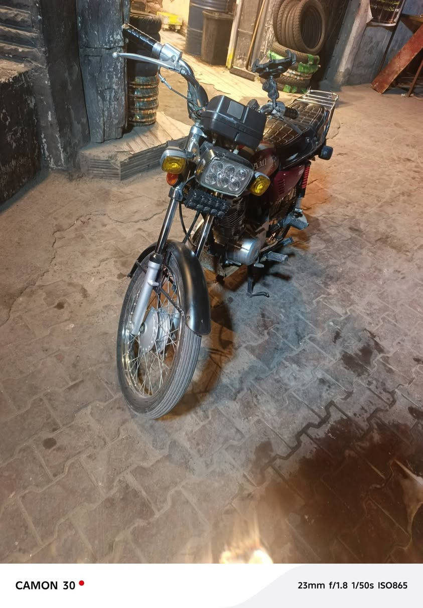 سلام عليكم دراجة ايراني للبيع موديل 2022 بلادية كلشي شغال بيهة وتجي تفحص كدام عينك برغي ما مفتوح بيهة السعر خاص


**إذا كنت صاحب هذا الإعلان وتريد حذفه لأي سبب، رجاءا أرسل رسالة إلى الدعم الفني**