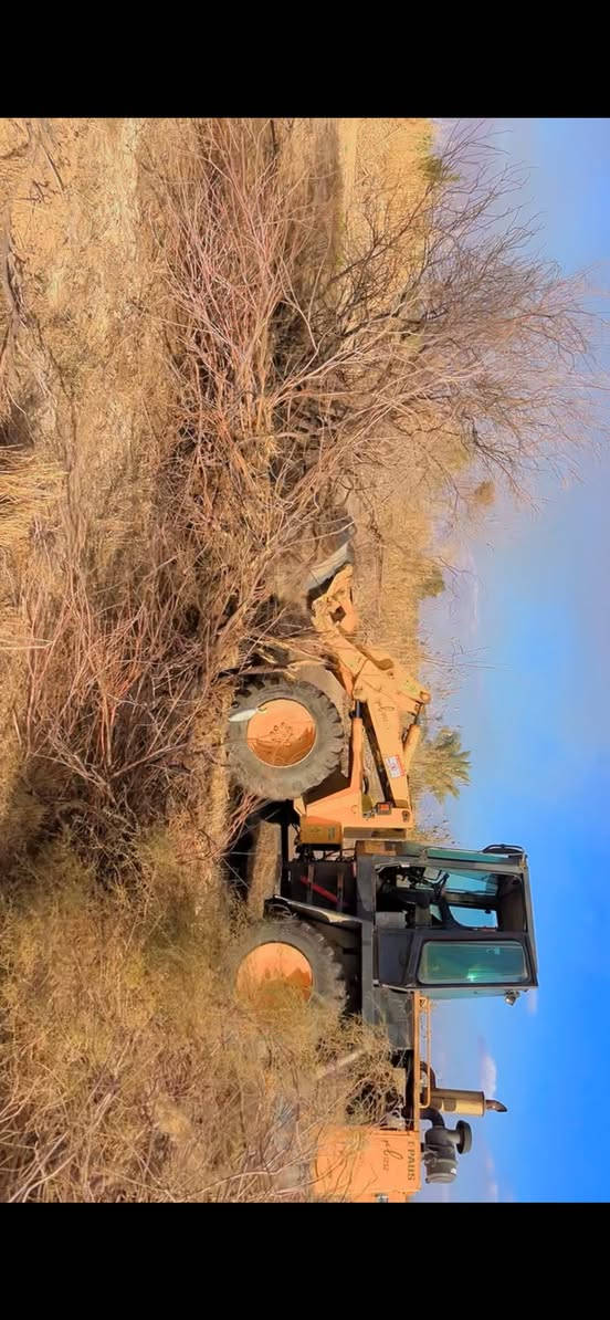 السلام عليكم اهلنا وناسنه في مدينة الزبيدية يوجد اليات متكاملة حفارة وشفل وقلابات اي عمل عندك لا تشيل هم تعديل حفر دفن تفليش ما عليك غير تتواصل ويانة وبيك خير وادلل***********
