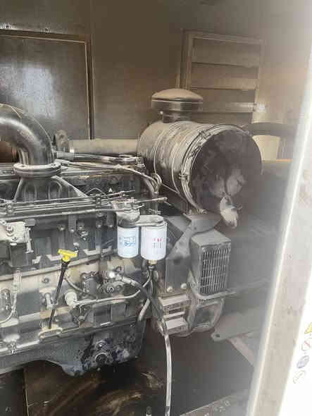 مولدة كمنز 250 kv  جديدة . محرك ما مفتوح صيانة دورية لا نقص ولا نضح وكاتم وبرميل 1000 لتر سعرهة 105 وبيهة مجال بسيط
