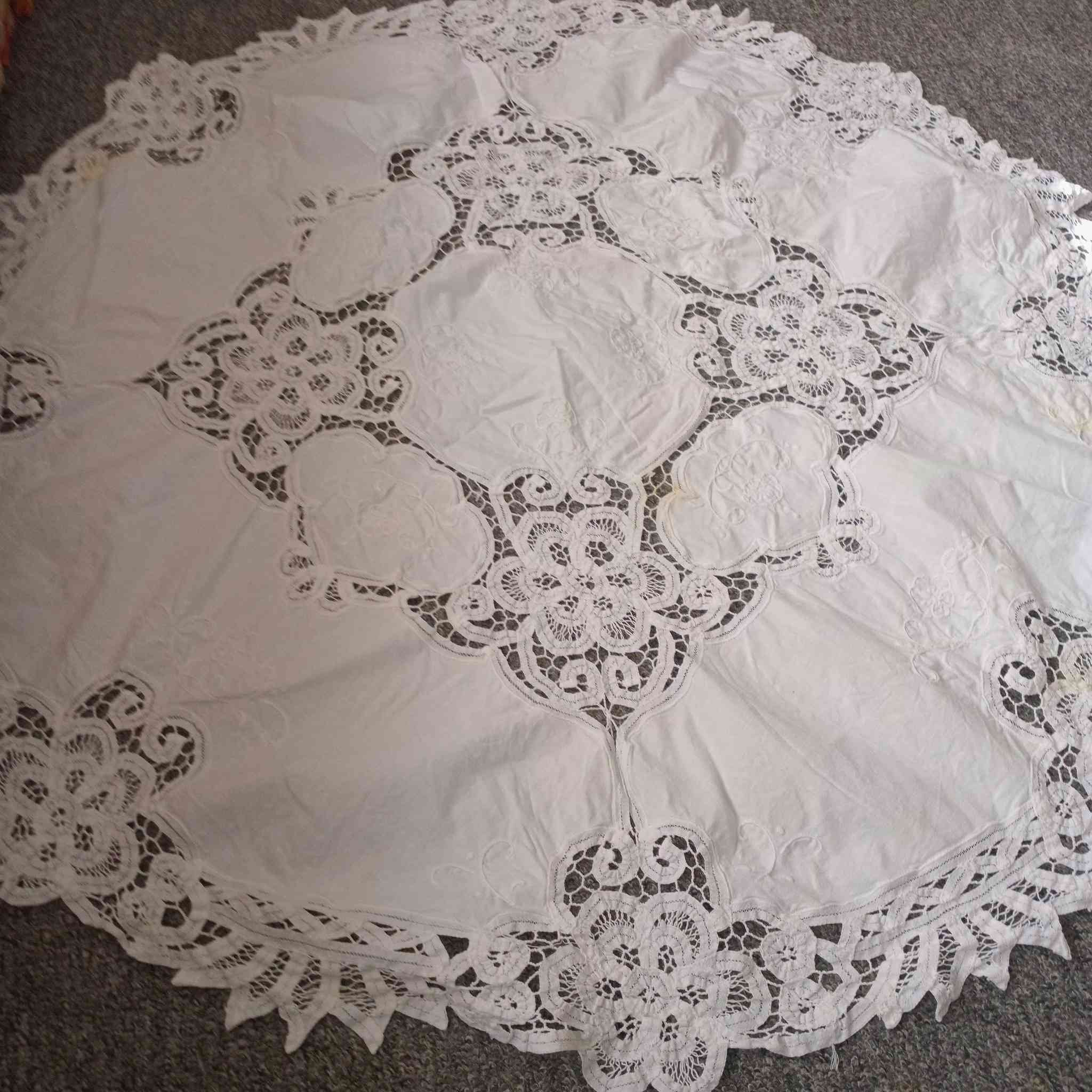 رنرات ومفارش ميز طعام تطريز فكتوري للحجز مراسلة الصفحه يوجد خدمه توصيل داخل المجمع


**إذا كنت صاحب هذا الإعلان وتريد حذفه لأي سبب، رجاءا أرسل رسالة إلى الدعم الفني**