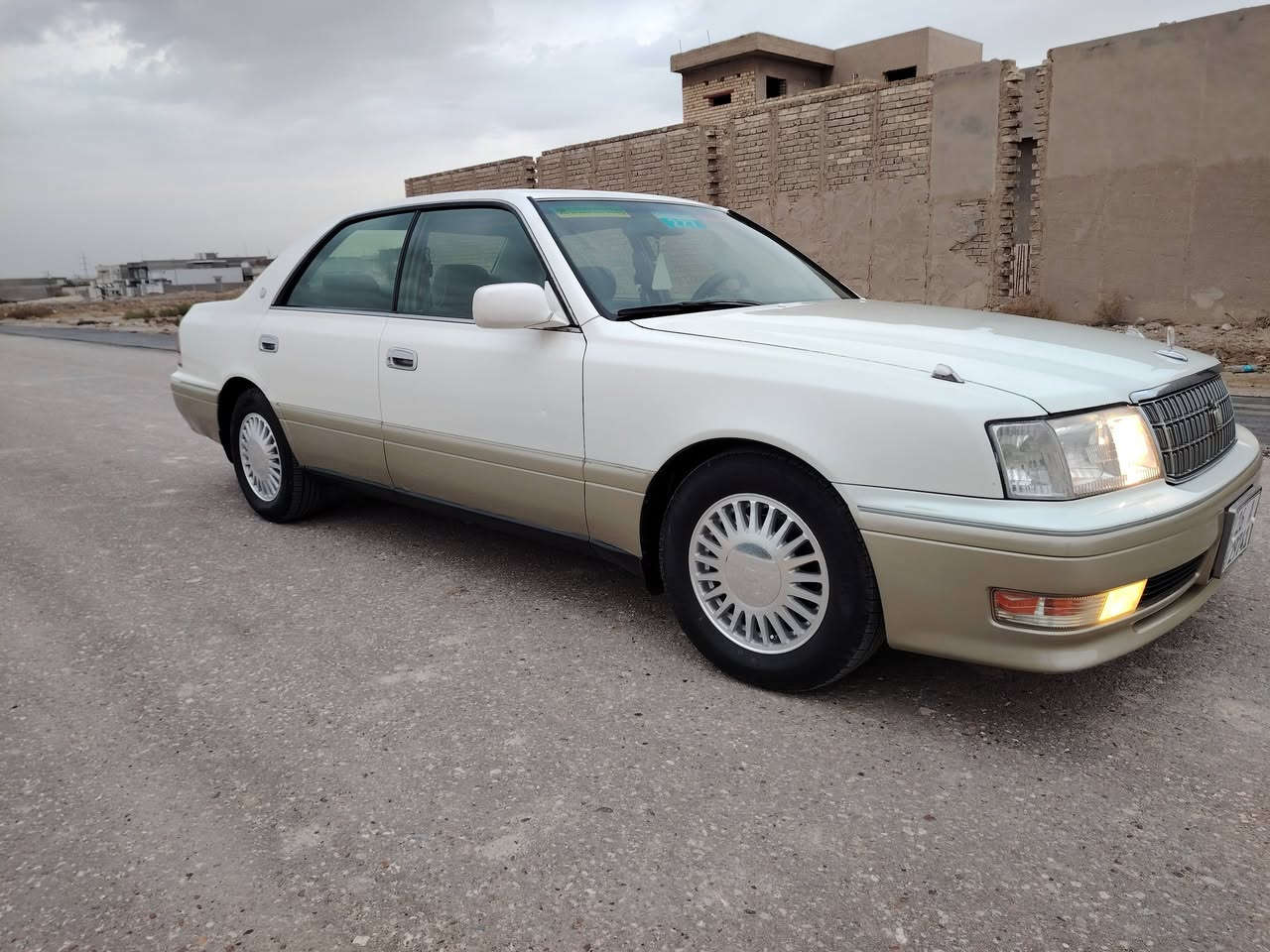 سلام عليكم رأس الثور فلات للبيع رقم صلاح الدين أنكليزي تحويل مباشر سنويه لل29 موديل 2000 اصل كفاله عامه من ضربه كص نقل جثه صبغ السياره فول من غير الفتحه
_كرستال
_شاصي 55
-مكينه3000 فيشه وبطل اسود
_شاشه ليزريه
_تحويره نجف
_نظام ABSشغال
_جنجر 12قرص
-تبريد قطعتين
_ أربع كشنات كهرباء
-ستيرن كهربائيه 
السياره جاهزه حداديه كير مكينه تبريد السعر 110وبيه مجال مكان السياره بابل رقم الموبايل ***********
