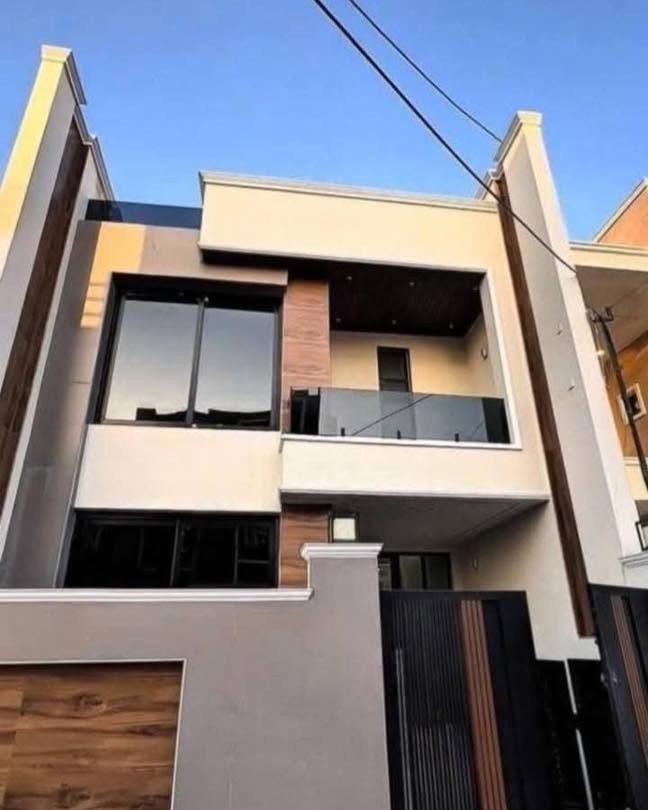 السلام عليكم
بيت للبيع 125 متر 🏠🔥

قيد الانشاء  تسليم مفتاح نفس الصورة مدة الإنجاز  شهر بناء درجة اولى 😍

مساحة 125 متر 
 واجهة 6 متر وربع 
ونزال 20 متر 
حي الجهاد الأساتذة قرب مجمع السلام السكني ثاني قطعة علة شارع 20 موقع ممتاز 

5 نوم 
ثلاث طوابق
للاستفسار*********** 📞📞مكتب الشهم للعقار🏠💥
