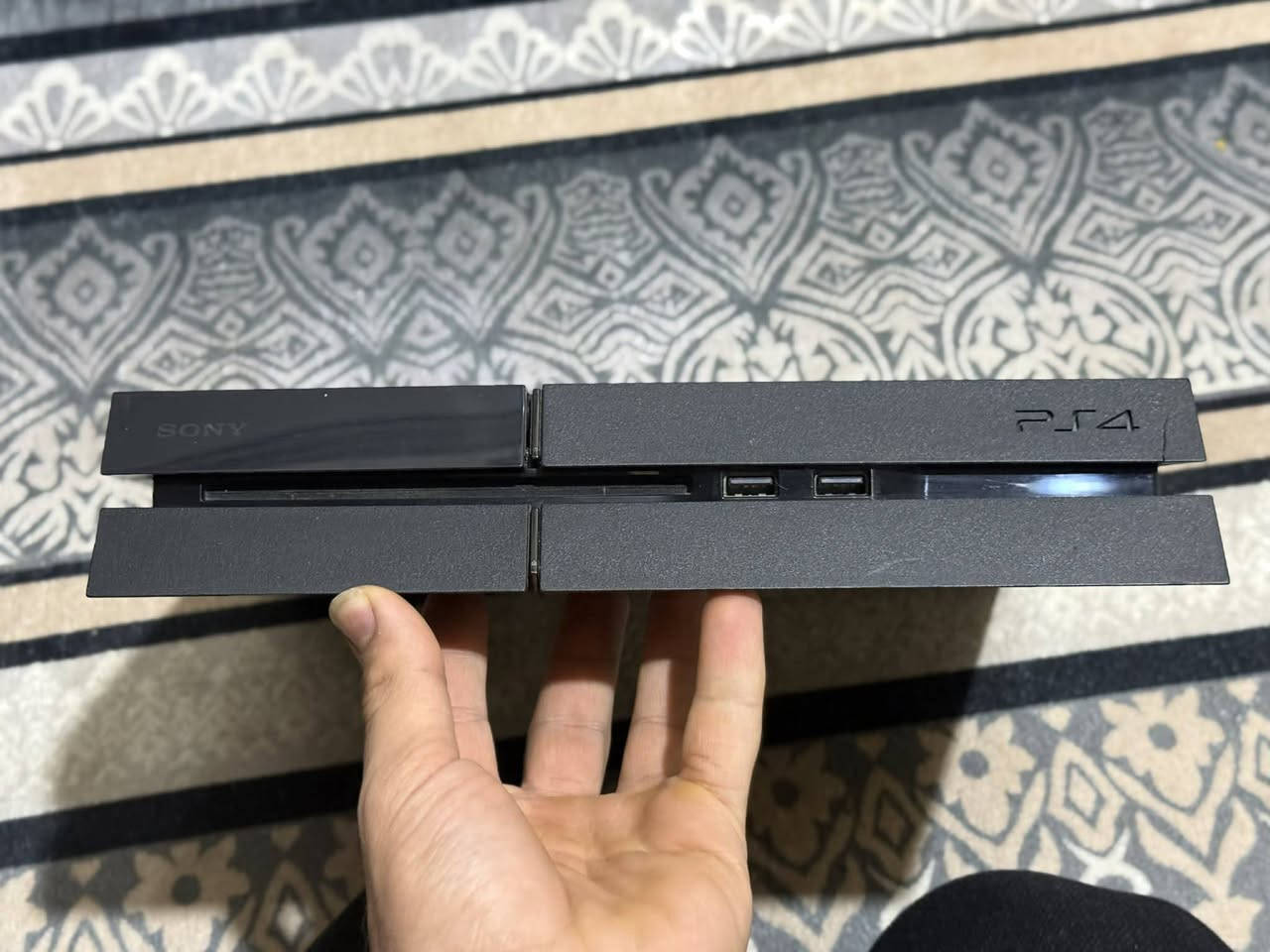 سلام عليكم شباب بلي فور نضيف وكلشي ما بي يدتين وقراص ثنين ويا بكاني عماره مستعجل علا بيعته والله سعر 180وبي مجال قليل موجود مازنجر واتساب هم ***********☺️
