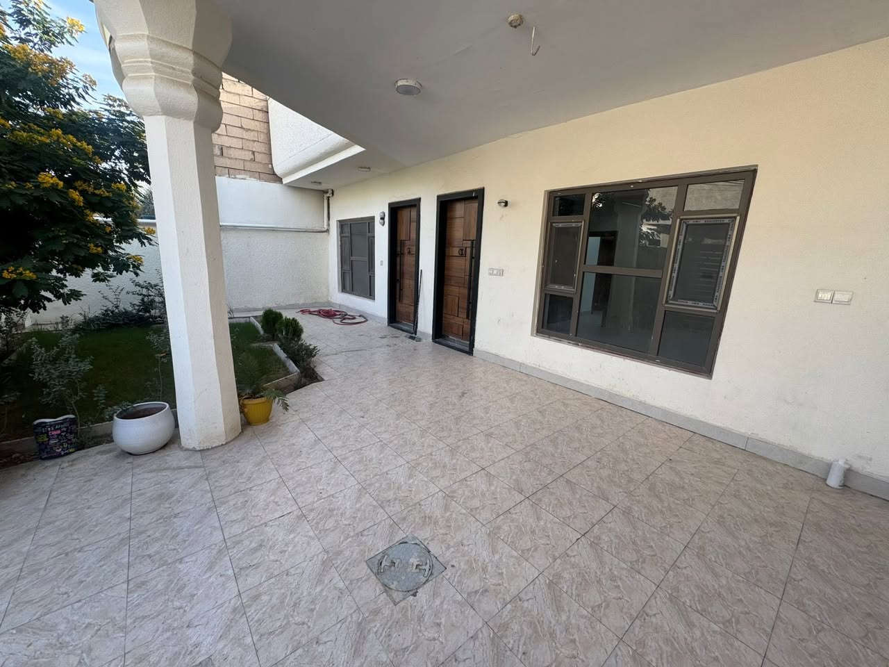 ⭕️دار للبيع في حي الطياره خلف المدهش قريب جداً من الشارع العام 

⭕️المساحة ٢٢٠م زراعي الواجهة ١١م والنزال ٢٠م 

⭕️بناء حديث 

⭕️طابق واحد يحتوي على صاله وهول ومطبخ ومجمع صحيات وغرفتين نوم 

⭕️السعر (٢٥٠) مليون قابل للتفاوض 

*نستقبل جميع عروضكم السكنية 🏠 والتجارية 🏡 بكافة مناطق الحلة 
……………………………..
للمزيد من المعلومات

مراجعة مكتب بابل الكائن في شارع ٦٠ مقابيل حلويات ريف دمشق او كراج ناجي كماش سابقاً او الاتصال ☎️ 

***********ابو احمدالاسدي  
***********احمد الاسدي
***********امير الاسدي
