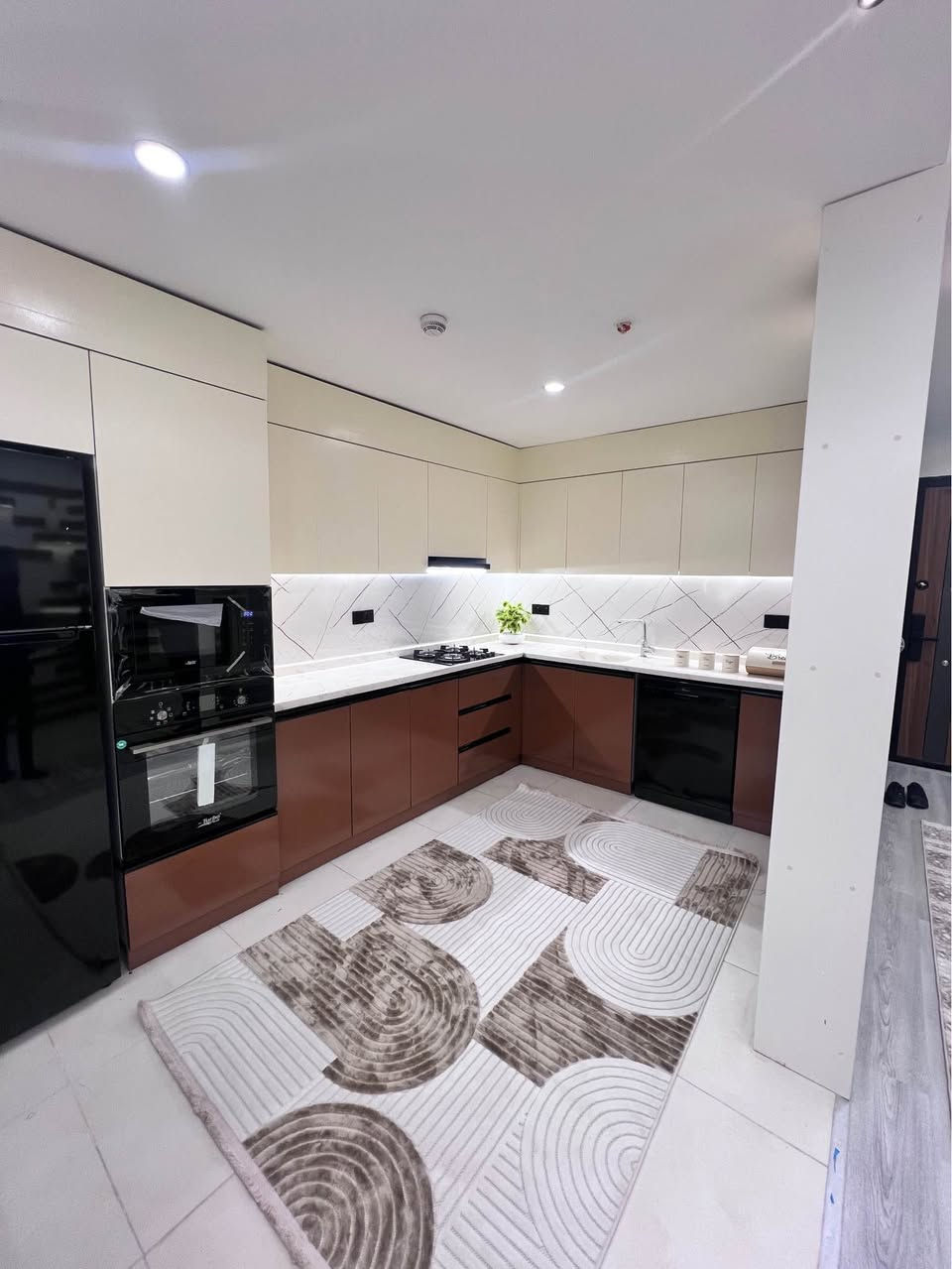 شقة مفروشة VVIP للبيع في زون الذهبي اربيل مشروع واو تاور 
اساس زيرو 
ثلاث غرفه و صالة 
المساحة ١٧٠م 
طابق ٦
٢ حمامات واحد حمام سويت
السعر : 110,000$
——————-
شووقەی ڕاخراوVVIP بۆ فڕۆشتن لە زۆنی زێڕی هەولێر پڕۆژەی واو تاوەر
اساسی سفڕە بەکار نەهاتووە 
لە سێ ژوور نوستن پێك دێ 
ڕووبەری ١٧٠م تابق ٦ 
دوو توالێت و حمامی تێدا یەکیان سویتە
نرخی : 110,000$ 

بۆ زانیاری زیاتر پەیوەندی بەم ژمارەوە بکە :-
0750 374 7727 أربيل, العراق
