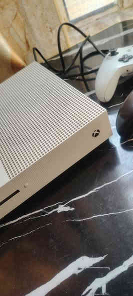 السلام عليكم
Xbox one S اصدار 2016 للبيع جهاز نضيف كلش ما مفتوح ولا داخل صيانه ويا جوستكات عدد 2 اصليات وكيبلHD واير تشغيل 
جهاز نضيف كلش مكان نجف حي ميسان *********** السعر 200 وبي مجال
