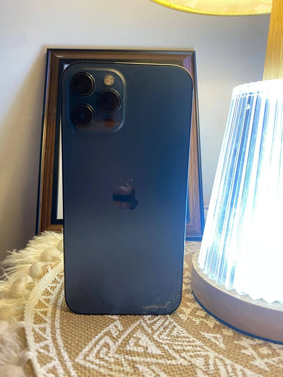 سلام عليكم 
ايفون ١٢ برو ماكس 
ذاكرة ٢٥٦
الجهاز كلة شغال بدون اي نقص 
بي خط بل شاشة والضهر مفطور
السعر ٣٢٥
عنواني بغداد
***********
