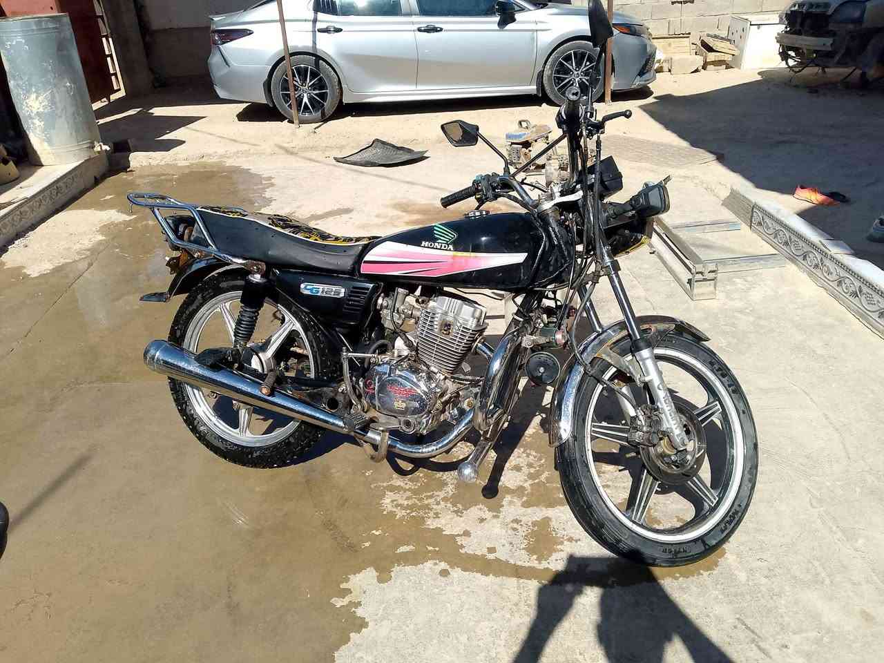 سلام عليكم
موطور للبيع 
او مراوس 
سعر 425 وبيه مجال 
مكان حديثه 
تصال ***********
